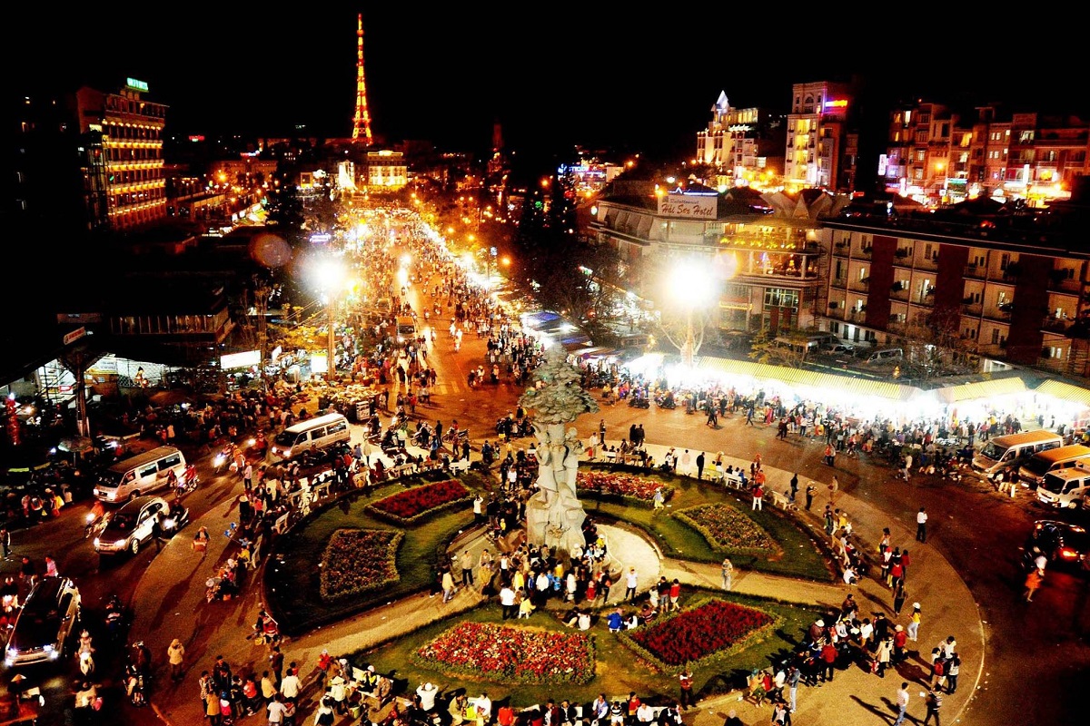 Dạo chợ đêm Đà Lạt
